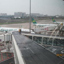 春秋航空が３機並んでいます。