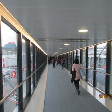 茨城行きの搭乗通路を進みます。