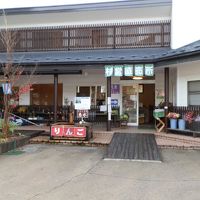 近所の村営直売所です。