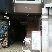 この奥にエレベーターがあります。