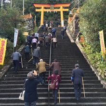 参道最期のひと頑張りです