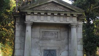 国会前庭庭園内にあり