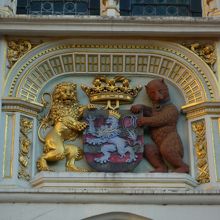 ライオンと熊のマーク