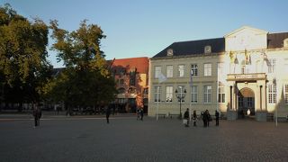 ルネサンス様式で建てられた裁判所