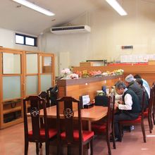 一人席用もありますし、座敷、宴会席もあります