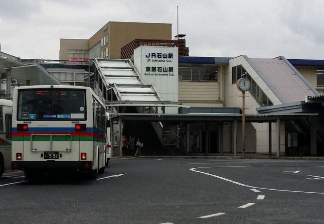 大津市で最も大きなターミナルを形成する駅です～JR琵琶湖線石山駅～