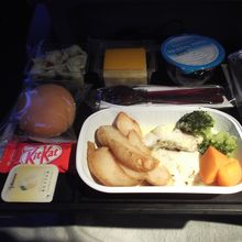 往路：最初の機内食