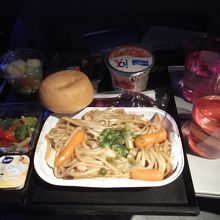 復路：最初の機内食