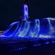 光の滝は圧巻！世界最大1300万球のイルミネーション