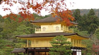 ピカピカと輝く美しい寺