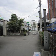 右前方キャロットタワーと東急世田谷線
