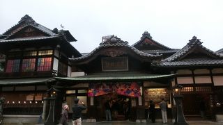 これが道後温泉本館でございますかぁ♪