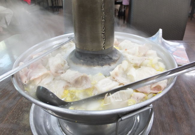 中国北方地方のキャベツの古漬けをベースにした酸っぱい鍋が堪らない