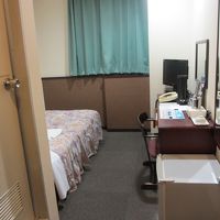 入り口ドアから見た客室