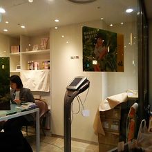 入口すぐ右にある、タニタの最新機器を備えたカウンセリング室