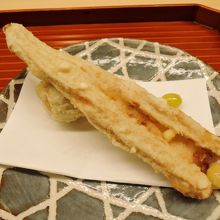 アナゴと海老芋の天ぷら。非常に美味しい！
