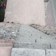 階段は急なので要注意！危険を感じたら登るのはやめましょう