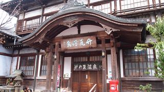 風俗店街の真ん中にあります（笑）