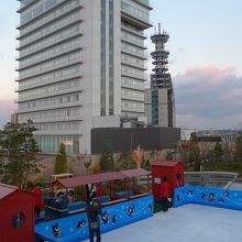 イベントのみにスケートリンク　放送局も取材に来ていました