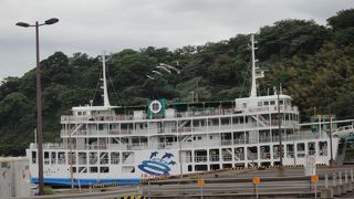 船利用者は必ず立ち寄ります。