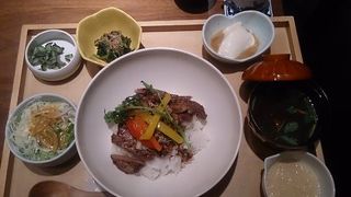 女子3人で休日のお昼ご飯