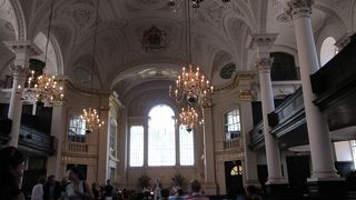 ナショナルギャラリーの隣