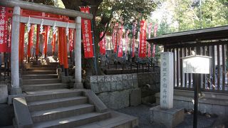 乃木神社境内のお稲荷さん