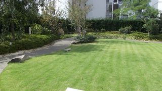 「先人の碑」 などがある屋上庭園です