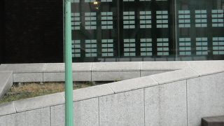 横浜都市発展館中庭