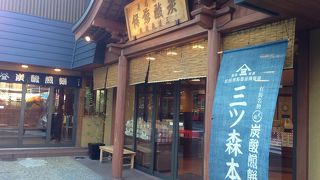 焼き作業を見学可能