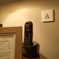 ベッドサイドにだけ、マルチの差込口がありました。