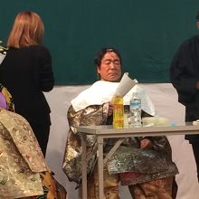 メイク中の吉良どの♪