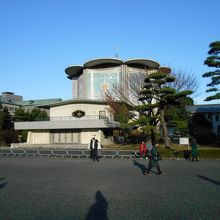 香淳皇后還暦のお祝いに建てられた「桃華楽堂」