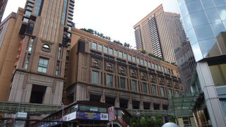 外観に圧倒されます。