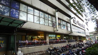 少々地味な存在