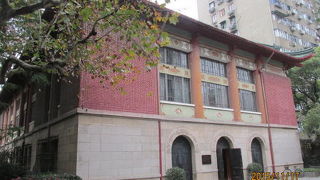 中国大学法学部ランキングによればトップファイブを誇っています。