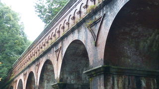 レンガ造りのアーチ橋は味わいがあります