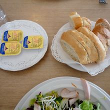 団体ツアーのランチの付け合わせのパン