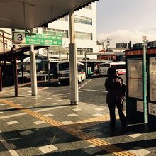 帝産湖南交通石山駅ターミナル。