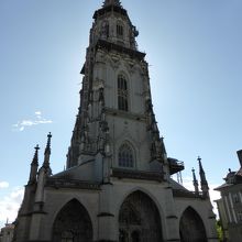 100mの塔を正面から見上げて。