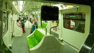 ポップでおしゃれな車内