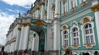 絵画も、部屋も見事！