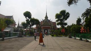 ワットアルンの本堂