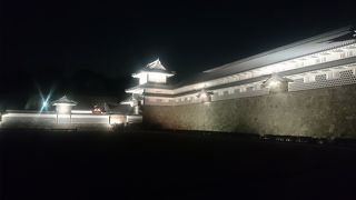 夜の金沢城公園