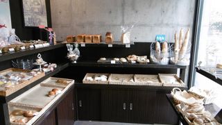 外堀沿いのおしゃれなカフェ