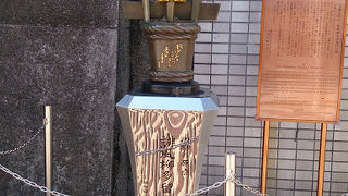 京成上野駅横にある真新しい記念碑