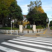 「横網町公園」は、「第一ホテル両国」に隣接しています