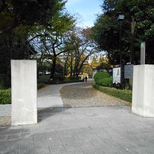 園内に入ります