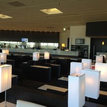 ラウンジがらがら