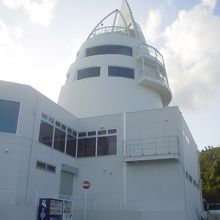 白いとんがり帽子